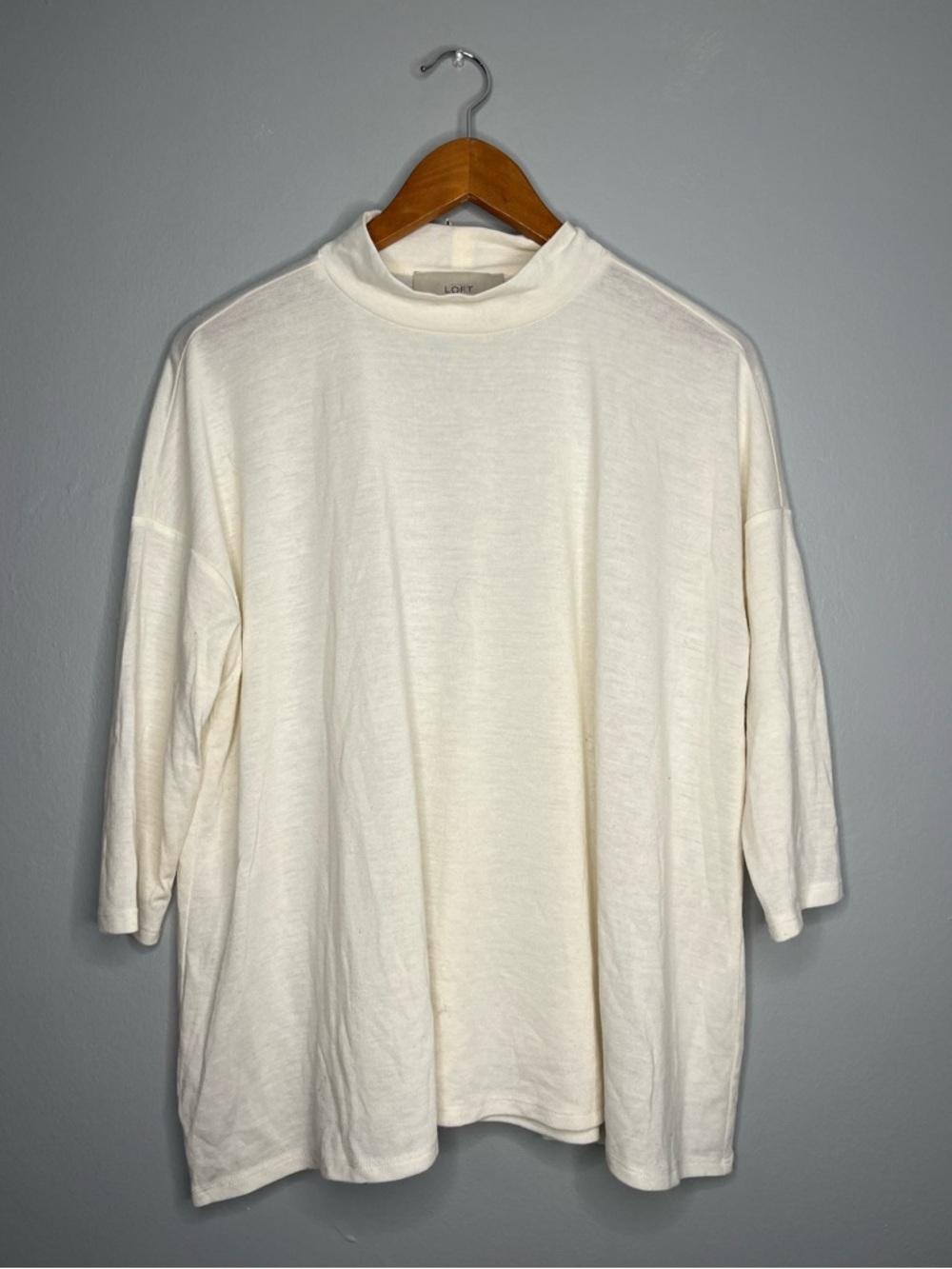 Ann Taylor LOFT Cream White Mock Neck 3/4 Long Sleeve Lightweight Tee